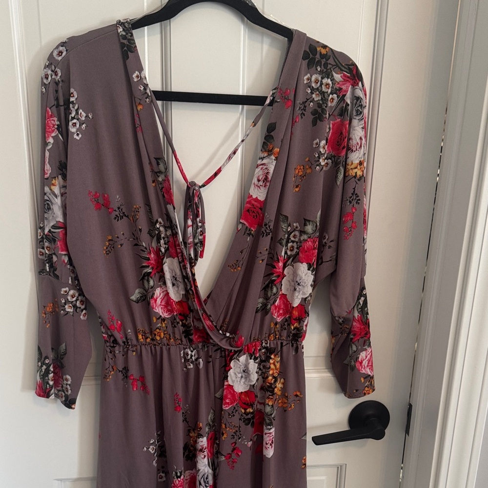 Floral V-Neck Jumpsuit - Picture 4 of 4